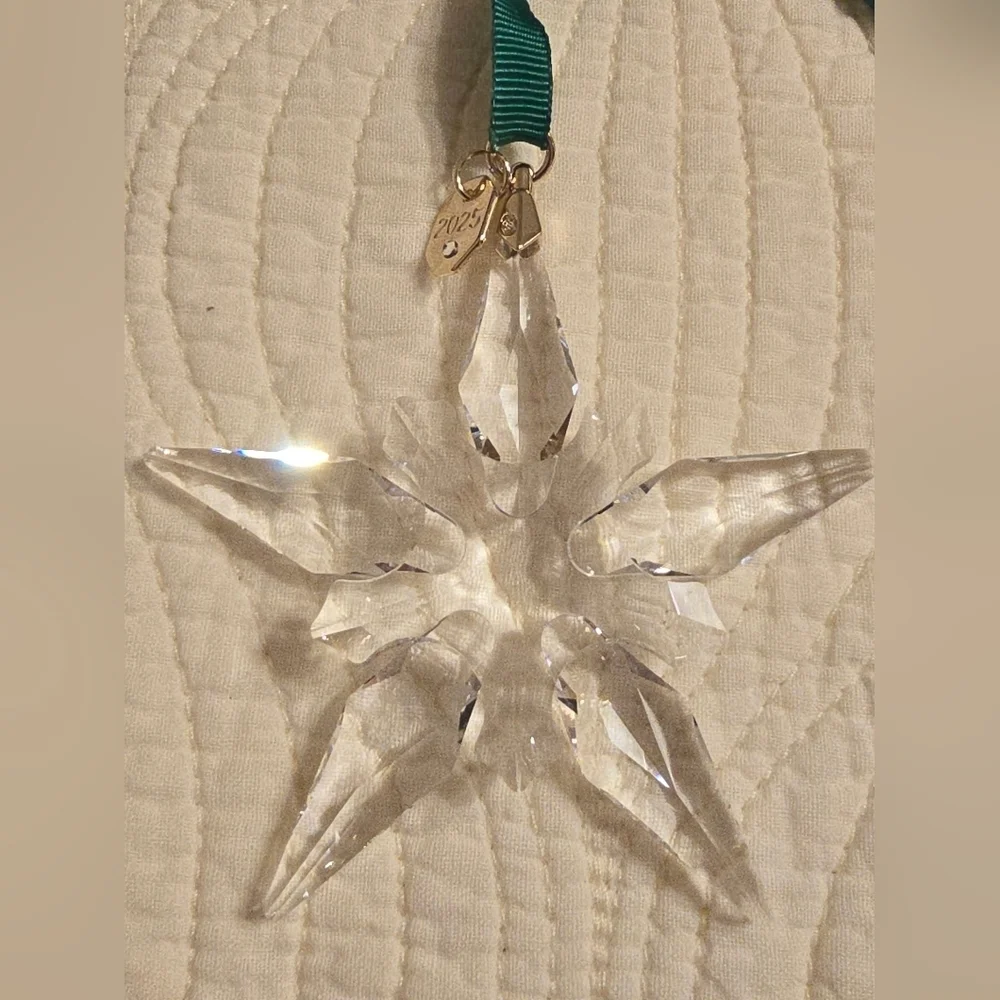 NIB Swarovski 2025 Annual Holiday Star Shaped Ornament